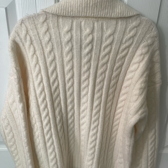 Abercrombie & Fitch Cream Cable Knit Sweater - Picture 2 of 6